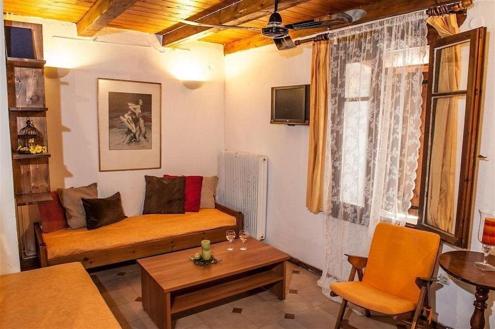 Razis Apartments 티실리비 외부 사진