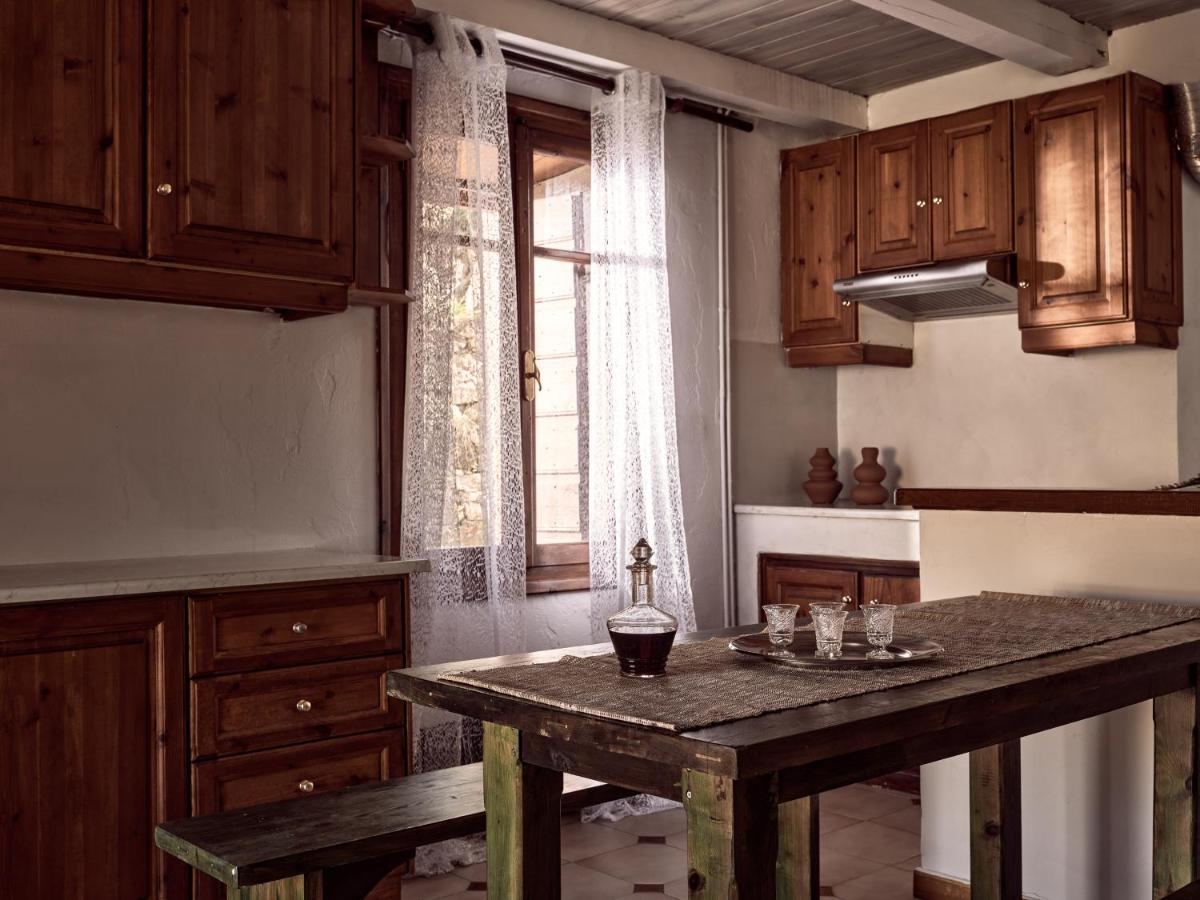Razis Apartments 티실리비 외부 사진